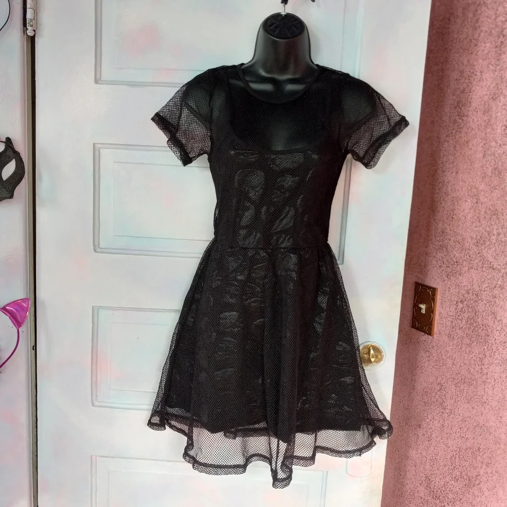 😵Fishnet overlay iron fist babydoll style "Skullz Club Mini Dress" ☠ Gothic nwt - Picture 11 of 16